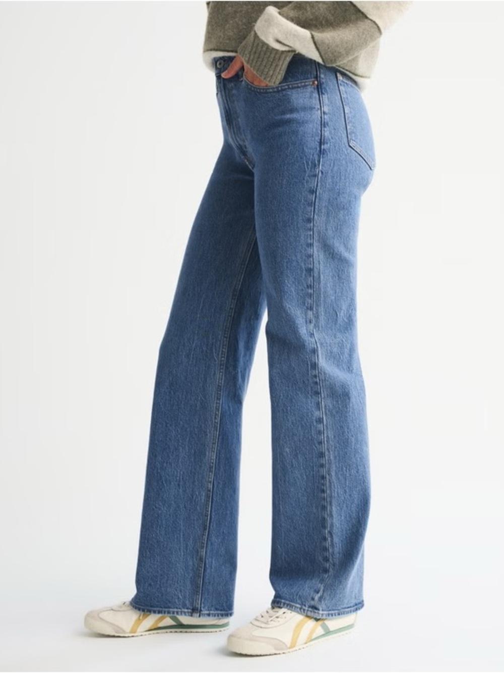 Abercrombie & Fitch Light Blue High Rise 90s Relaxed Jeans - Picture 2 of 5